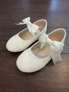 Phiramin Toddler Girls Cream Patent Bow Mary Jane Dress Shoes Size 8 - C39-181